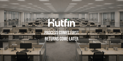 Empty open-plan office with identical workstations arranged in orderly rows, emphasizing structure and operational consistency.